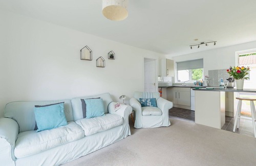 Liskeard House | Beautiful private villa for 8 guests with WIFI, TV and patio