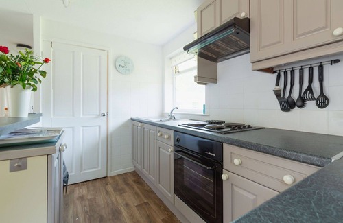 Liskeard House | Beautiful private villa for 8 guests with WIFI, TV and patio