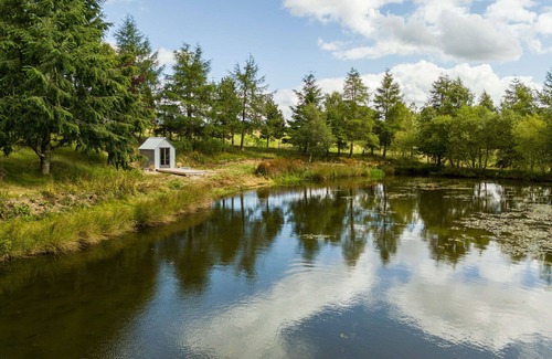 Kirriemuir Villa | Beautiful private villa for 10 guests with WIFI, patio and panoramic view