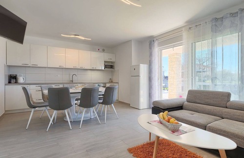 Nova Vas House | Beautiful private villa for 6 people with WIFI, private pool, A/C, TV and terrace