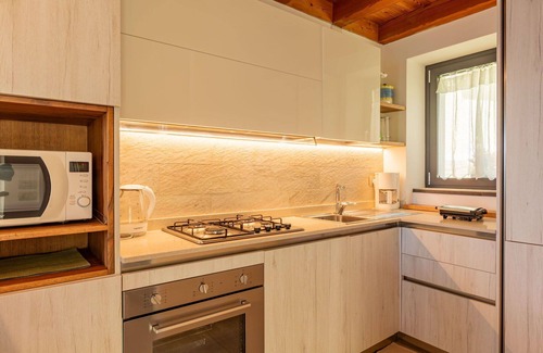Peglio House | Beautiful private villa for 4 people with WIFI, TV, terrace and pets allowed