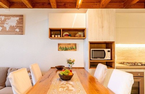 Peglio House | Beautiful private villa for 4 people with WIFI, TV, terrace and pets allowed