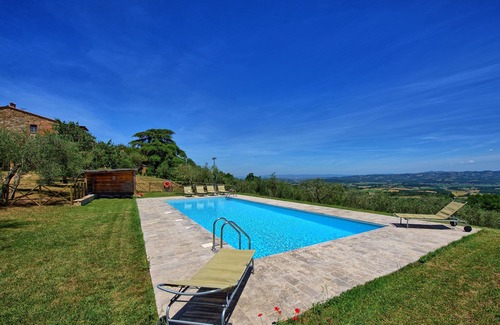 Le Piazze Villa | Beautiful private villa for 6 guests with WIFI, A/C, pool and panoramic view