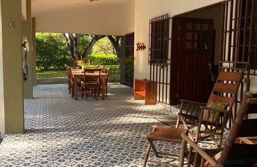 Paraiso House | Beautiful PrivatePool & Gardens near top-tier restaurants, surfing & 5 beaches