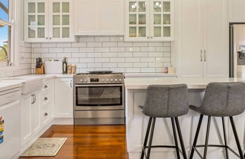 Woolloongabba House | Beautiful Queenslander Home! Just Minutes to CBD