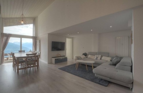 Anzere Apartment | Beautiful renovated flat in the centre of Anzère, close to shops, restaurants, public transport and