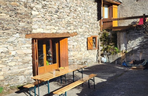 Estarvielle House | Beautiful renovated barn for 10 people. Close to ski resorts.