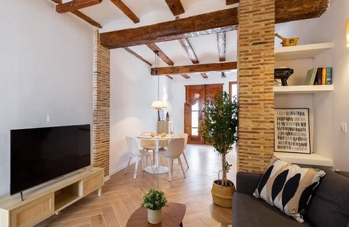 El Cabanyal Apartment | Beautiful restored house with terrace