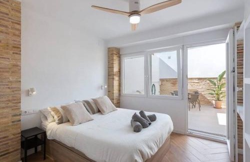 El Cabanyal Apartment | Beautiful restored house with terrace