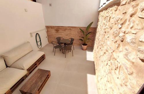 El Cabanyal Apartment | Beautiful restored house with terrace