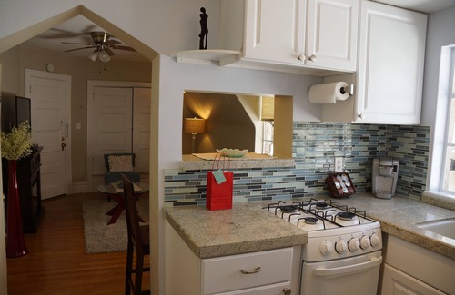 City Park West Apartment | Beautiful Retreat, Uptown walk Downtown, Convention Center & tourist attractions
