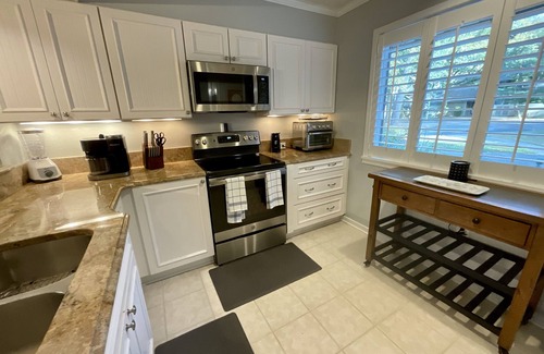 Arcadian Shores Villa | Beautiful Richmond Park villa with full access to all resort amenities, 21C!