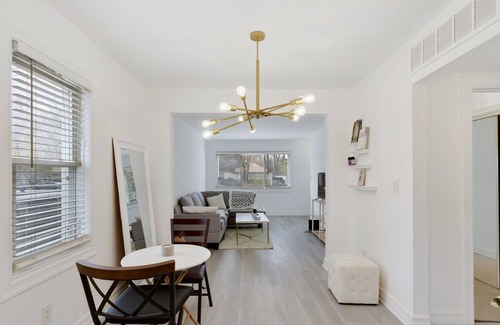 Birmingham House | Beautiful romantic 2 bedroom house in the city close to restaurants and bars by RedAwning