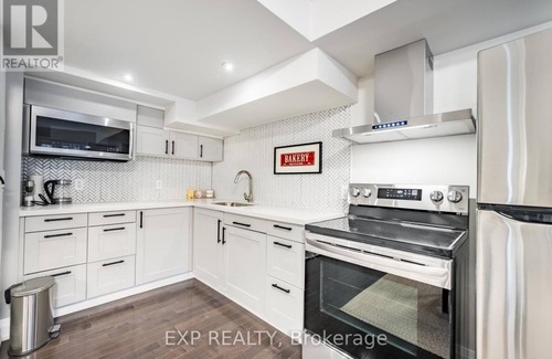 Ajax House | Beautiful Room for Long term stay