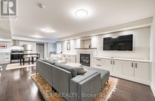 Ajax House | Beautiful Room for Long term stay