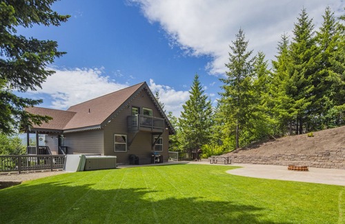 Ronald Ski Chalet | Beautiful Roslyn Ridge View Home! Hot Tub! Near Suncadia, Lk Cle Elum, & More!