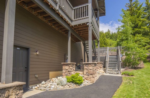Ronald Ski Chalet | Beautiful Roslyn Ridge View Home! Hot Tub! Near Suncadia, Lk Cle Elum, & More!