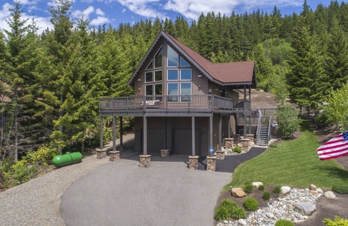 Ronald Ski Chalet | Beautiful Roslyn Ridge View Home! Hot Tub! Near Suncadia, Lk Cle Elum, & More!