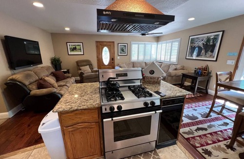 Lakehead House | Beautiful Shasta Lake House, Lakeshore, Sleeps 12 - Shasta Lakeshore Retreat #6