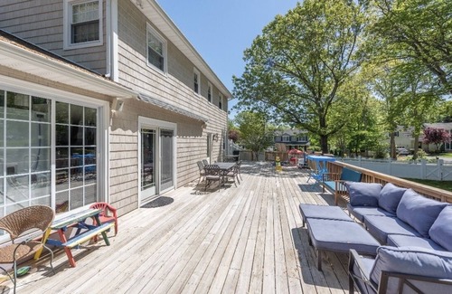 Brick House | Beautiful Shore Retreat with Pool