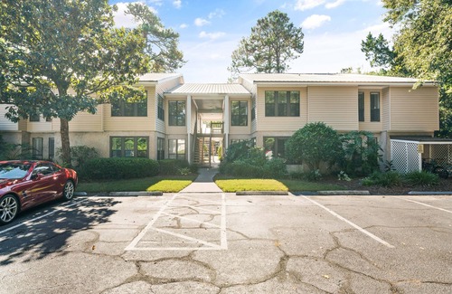 Saint Simons Heights Condo | Beautiful South Island, Fully Remodeled, 3 Bedroom Escape with Sunroom