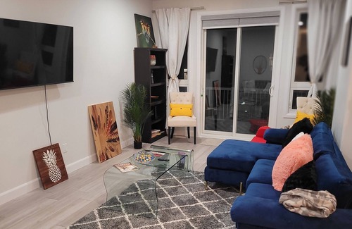 Loyalist House | Beautiful spacious new 4 bedroom home located 5 mins to Lake Ontario.