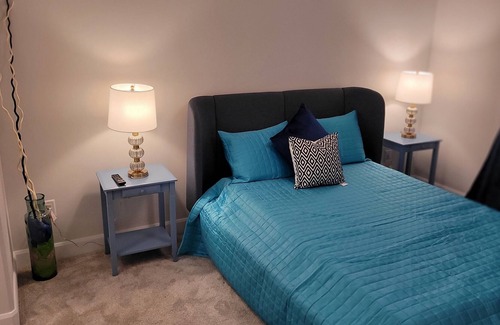 Loyalist House | Beautiful spacious new 4 bedroom home located 5 mins to Lake Ontario.