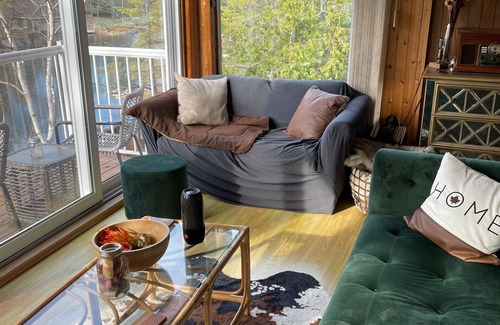 Selwyn Cottage | Beautiful Stoney Lake Cottage