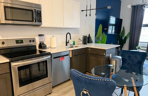 Elizabeth Apartment | Beautiful Studio Near Airport 6375