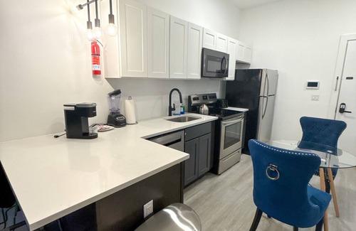 Elizabeth Apartment | Beautiful Studio Near Airport 6375