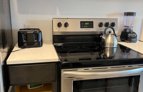 Elizabeth Apartment | Beautiful Studio Near Airport 6375