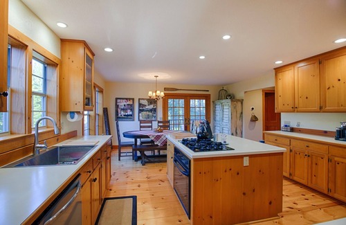 Twain Harte Cabin | Beautiful Sugarpine Cabin! Perfect Fall weather for your next get away!