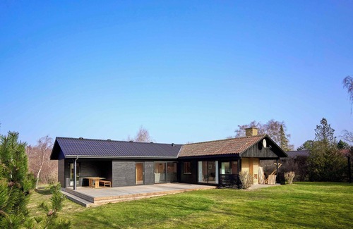 Arnager House | Beautiful summer house near the water