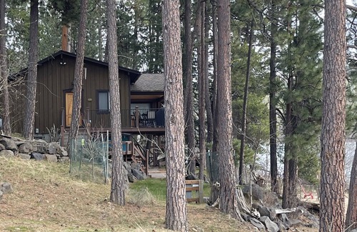 Coeur d'Alene House | Beautiful Sunny Beach Front Lake House