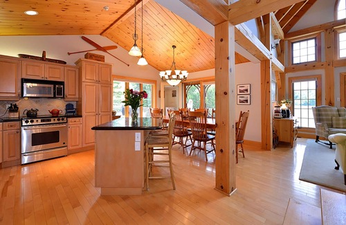 Muskoka Lakes Cottage | Beautiful Sunset-Facing 6-Bedroom Cottage & Boathouse on Central Lake Rosseau