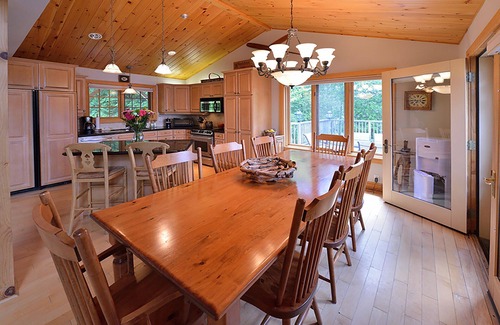 Muskoka Lakes Cottage | Beautiful Sunset-Facing 6-Bedroom Cottage & Boathouse on Central Lake Rosseau