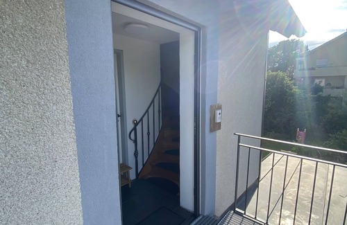 Haunstetten-Sud Apartment | Beautiful top floor apartment with loft character
