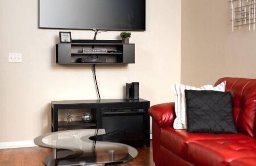 Tampa House | Beautiful Townhome Near Hard Rock Casino!
