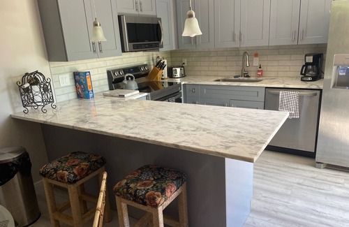 Biggar House | Beautiful Townhome with private patio/swimming pool and pet friendly !