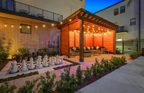 Mid-City House | Beautiful Townhouse in a Gated Community