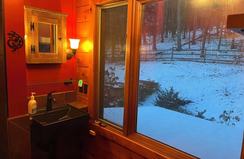Woodstock House | Beautiful, Tranquil Woodstock Mountain House in the Middle of 4 Wooded Acres