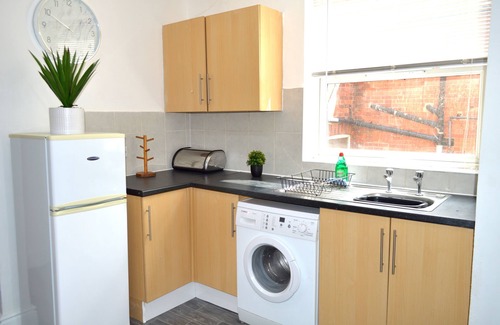 Nottingham Apartment | Beautiful Two-bed Apartment With Driveway Parking
