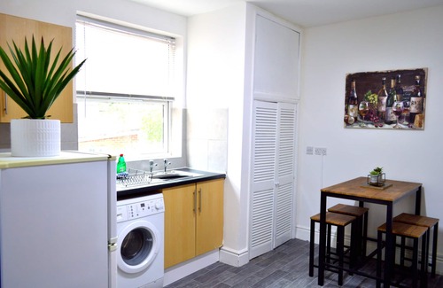 Nottingham Apartment | Beautiful Two-bed Apartment With Driveway Parking