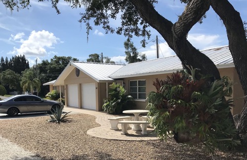 Laurel Villa | Beautiful Two Bedroom, 1.5 Bath Villa Minutes From Nokomis Beach