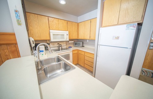 Lakeside Village Condo | Beautiful Unit with lake views and a free shuttle
