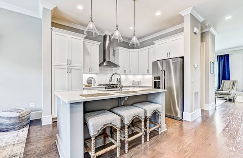 Hitch Village - Fred Wessels Homes House | Beautiful Upper East River Retreat! - Garage Parking Included!