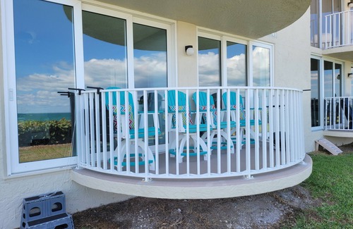 Tropic Condo | Beautiful ocean view and on the beach.