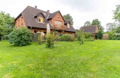 Vollerwiek Apartment | Beautiful vacation apartment for up to 4 people with balcony and dogs are welcome