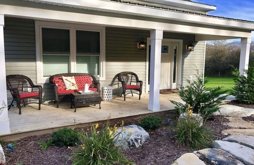 Donegal House | Beautiful Vacation Home in Champion (Seven Springs)