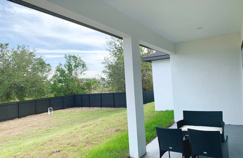 Sunshine House | Beautiful Vacation Home with a Private Fence